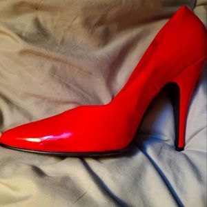 Nearly New 4" Ellie Red Patent Pump